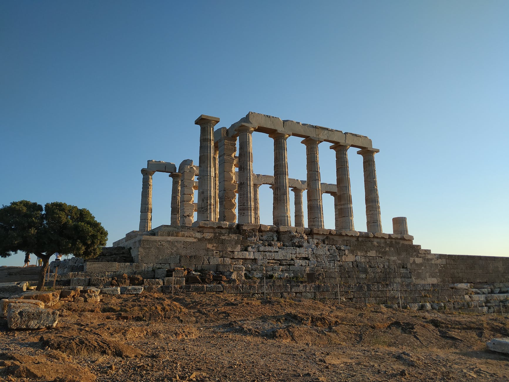 the ruins of temple of poseidon in greece